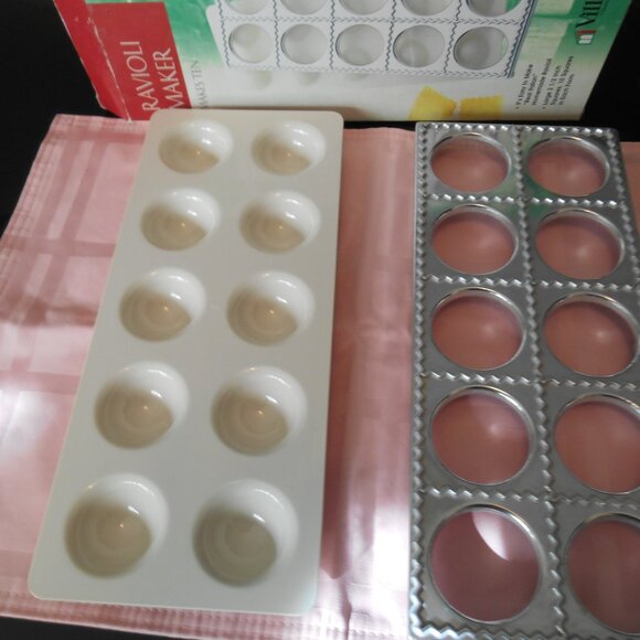 Villaware Ravioli Maker (mold) - Picture 2 of 3